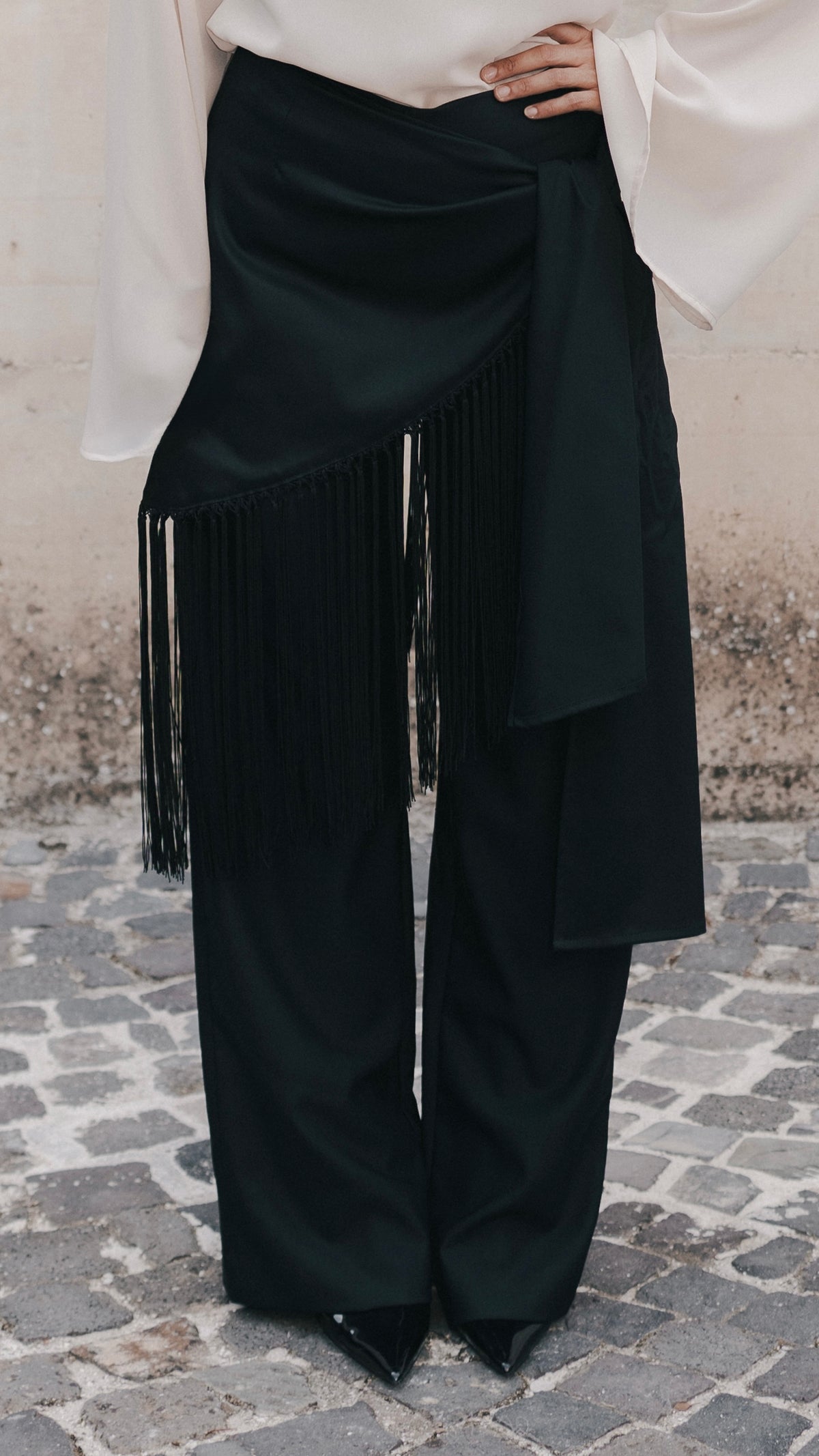 Femmena- pantalone con pannello con frange nero su nero 100% cotone