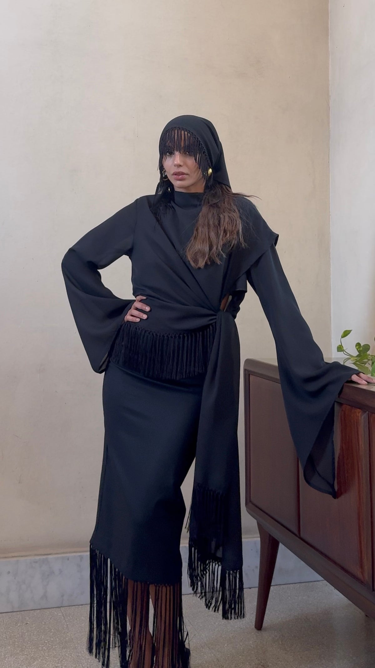 carme’- Gonna a tubino midi con frange  nero su nero 100% cotone