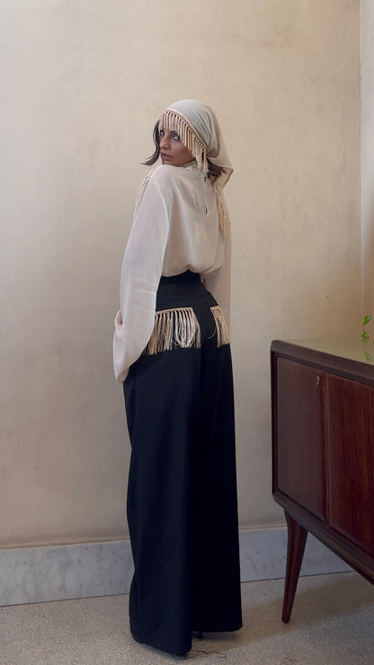 Alleria- Blusa mezzocollo con frange sulle spalle Avorio