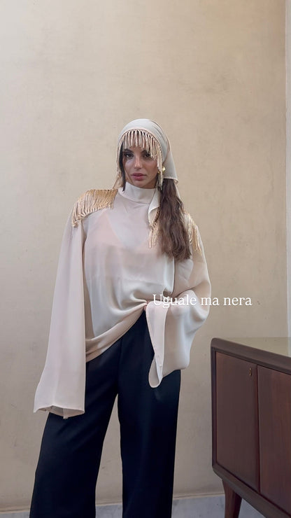 Alleria- Blusa mezzocollo con frange sulle spalle Nero