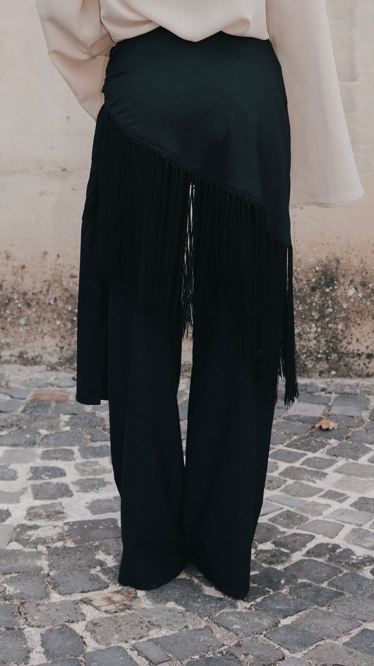 Femmena- pantalone con pannello con frange  nero su nero 100% cotone