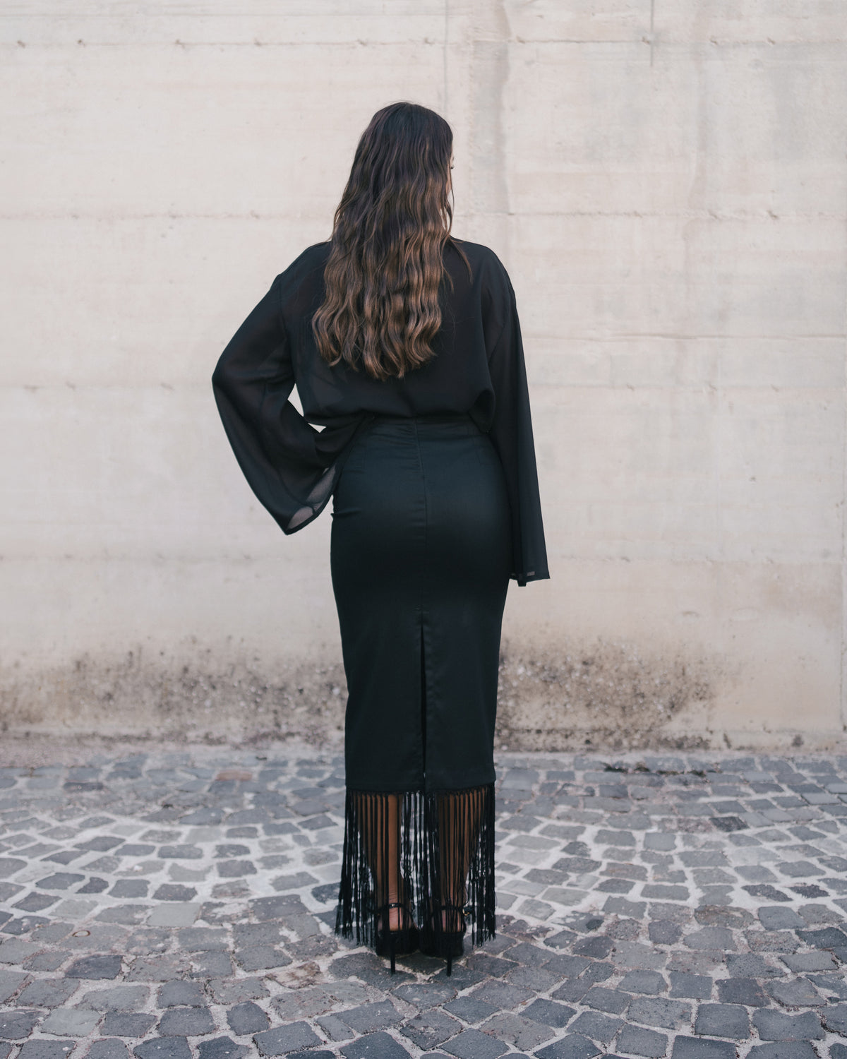 carme’- Gonna a tubino midi con frange  nero su nero 100% cotone