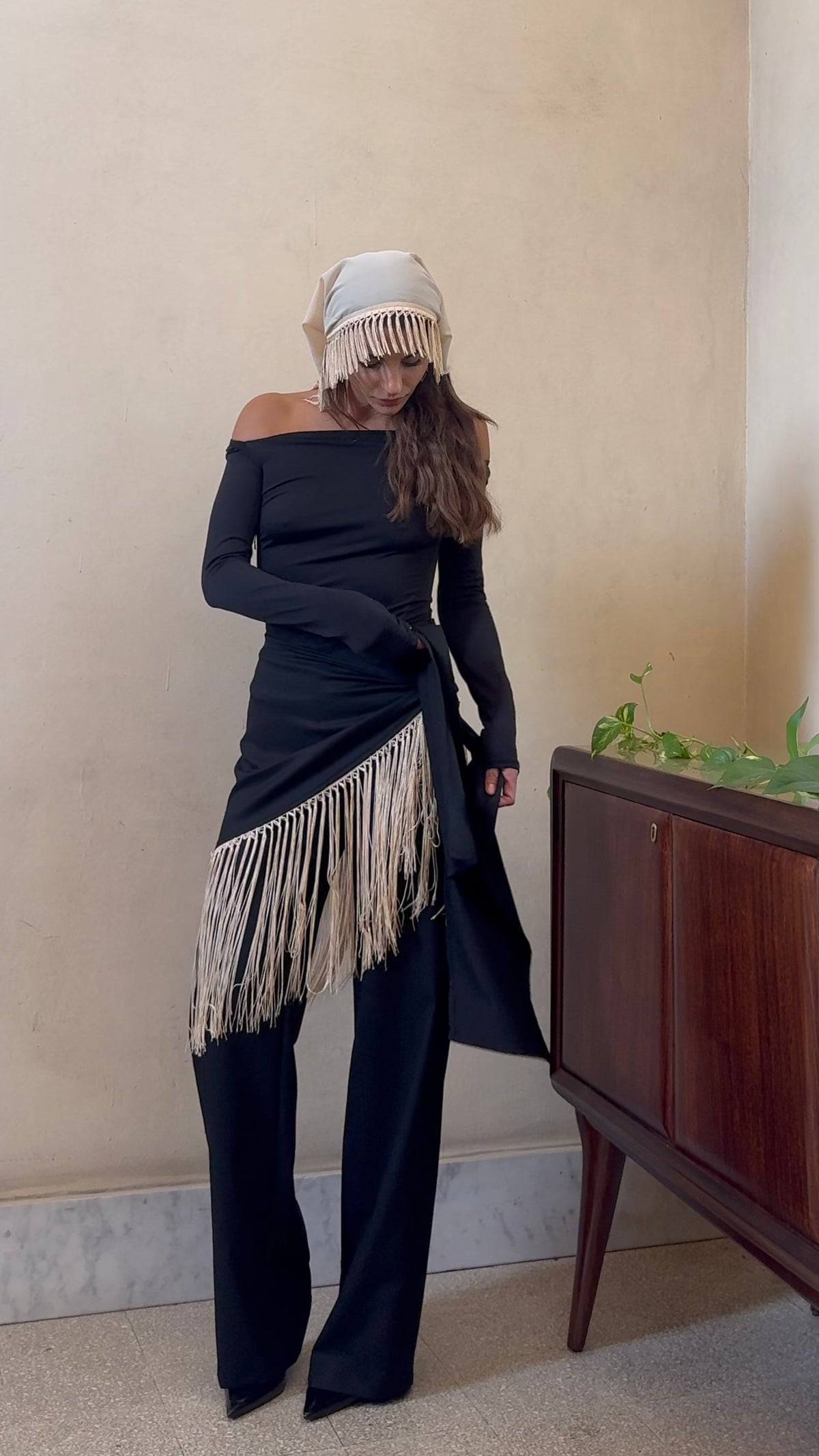 Femmena- pantalone con pannello con frange  nero e avorio 100% cotone