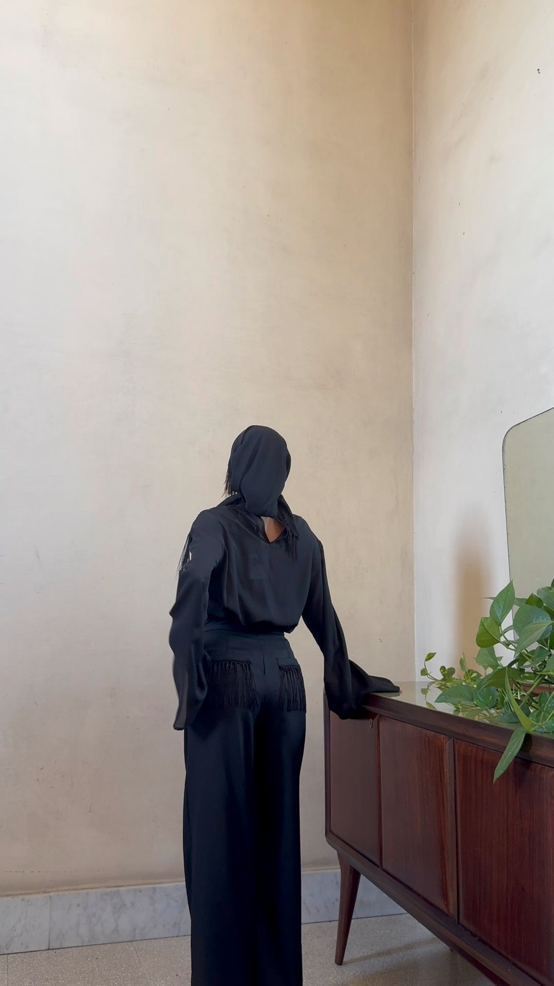 Guagliona - pantalone palazzo con frangie nero su nero 100% cotone