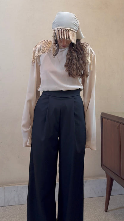 Alleria- Blusa mezzocollo con frange sulle spalle Avorio